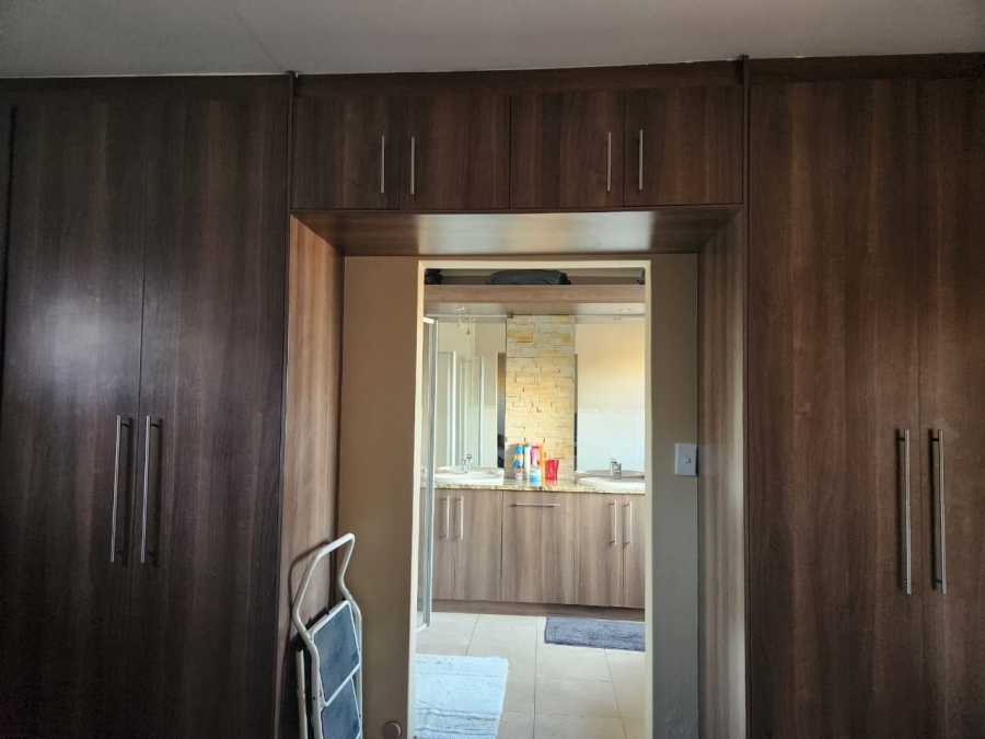 To Let 3 Bedroom Property for Rent in Hillside Free State